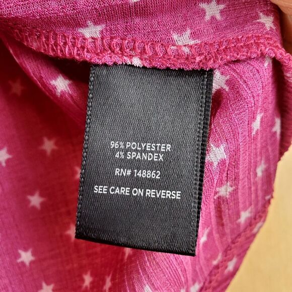 TORRID Magenta Star Crepe Button-Down Tank in Size 00 (M) - Picture 5 of 7